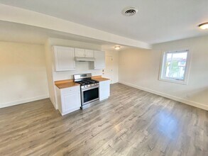 12 Malletts Bay Ave in Winooski, VT - Building Photo - Building Photo