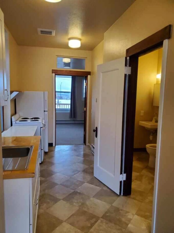 626 W Broadway St, Unit B in Butte, MT - Building Photo - Building Photo