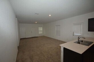 1106 Minnow Ln in Bastrop, TX - Foto de edificio - Building Photo