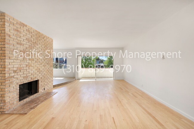 521 Montana Ave in Santa Monica, CA - Foto de edificio - Building Photo