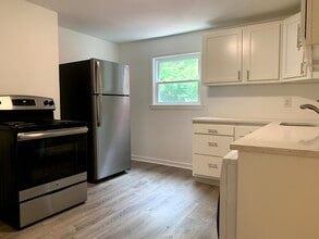 411 Sample St, Unit 2 in Pittsburgh, PA - Building Photo - Building Photo