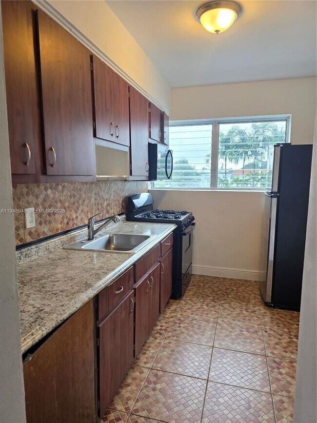 824 82nd St in Miami Beach, FL - Foto de edificio - Building Photo