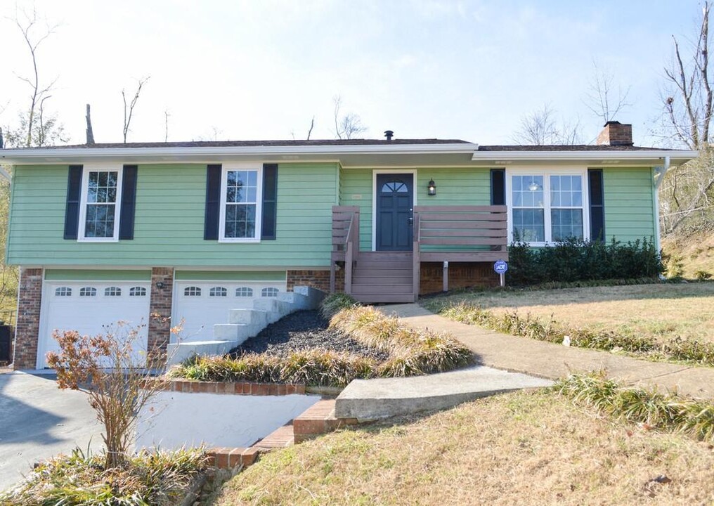 8102 Gladys Ln in Chattanooga, TN - Building Photo