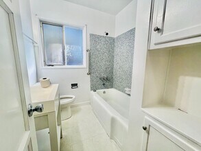 7056 Lasaine Ave in Los Angeles, CA - Building Photo - Building Photo