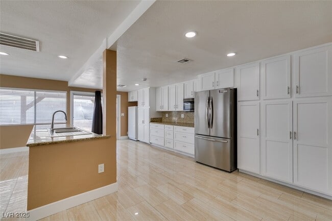 3966 Green Leaf Dr in Las Vegas, NV - Building Photo - Building Photo