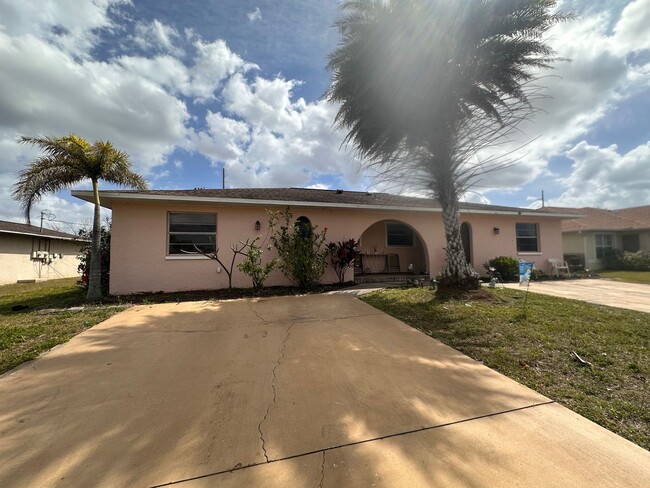 property at 3709 SW Santa Barbara Pl