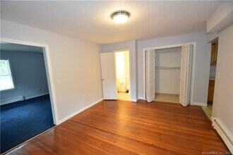 53 Mountain St in Ellington, CT - Building Photo - Building Photo