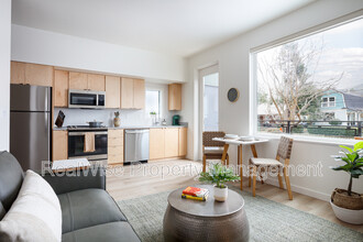 1260 Quincy St in Ashland, OR - Foto de edificio - Building Photo