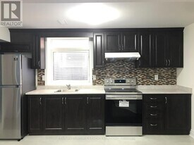 10 Amaretto Ct in Brampton, ON - Building Photo