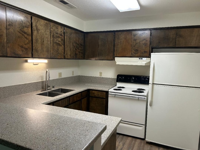 2921 Jolyn Way in Chico, CA - Building Photo - Building Photo