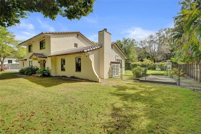 9901 SW 79th Ave in Kendall, FL - Building Photo - Building Photo