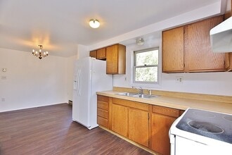 408 Joslen Blvd in Hudson, NY - Building Photo - Building Photo