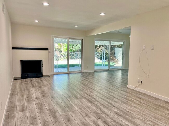 6069 Lake Nadine Pl in Agoura Hills, CA - Building Photo - Building Photo
