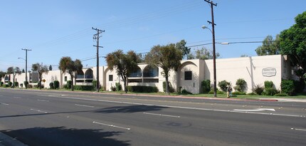 Hermosa Vista Apartments in Huntington Beach, CA - Building Photo - Building Photo