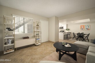8550 E McDowell Rd in Scottsdale, AZ - Foto de edificio - Building Photo