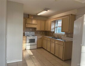 1511 Nassau St-Unit -3 in Edinburg, TX - Building Photo - Building Photo