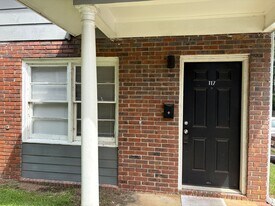 131 Wall St in Warner Robins, GA - Building Photo