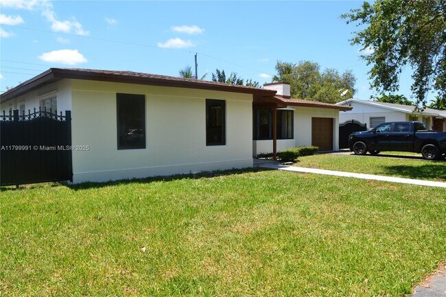 6310 SW 92nd Ave in Miami, FL - Building Photo - Building Photo