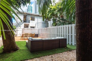 426 NE 26th St, Unit 2 in Miami, FL - Building Photo