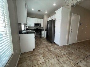 8159 Golden Flowers St in Las Vegas, NV - Building Photo - Building Photo