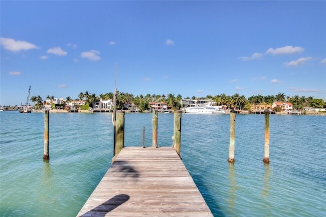 property at 257 N Coconut Ln