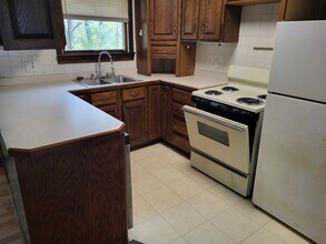 1223 E Nimisila Rd in North Canton, OH - Foto de edificio - Building Photo