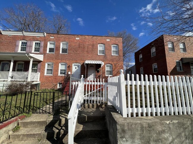 5327 Wasena Ave in Baltimore, MD - Foto de edificio - Building Photo
