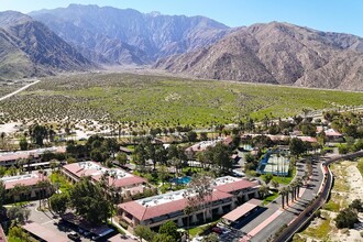 675 Los Felices Cir W, Unit 205 in Palm Springs, CA - Building Photo - Building Photo