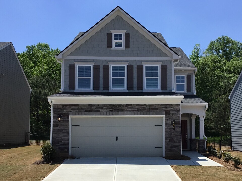 597 Woodall Rd in Stockbridge, GA - Building Photo
