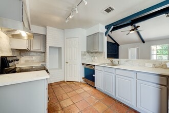 9006 Stone Brook Ln in Houston, TX - Building Photo - Building Photo