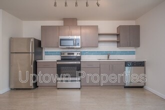 5885 S Macadam Ave in Portland, OR - Foto de edificio - Building Photo