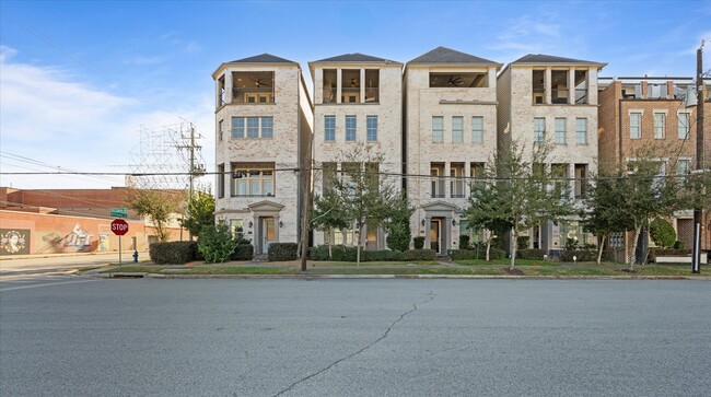 1005 St Charles St in Houston, TX - Building Photo - Building Photo