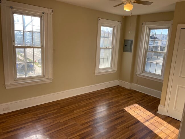 600 Roxborough Ave, Unit 2nd floor