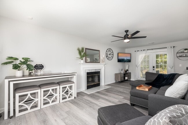 4126 Silver Fox Ct in High Point, NC - Building Photo - Building Photo