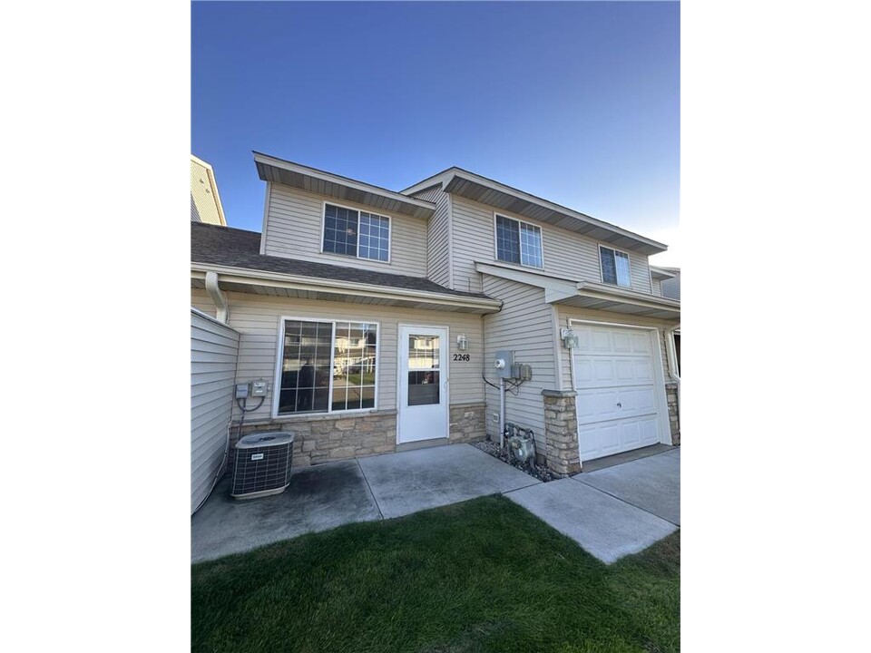 2248 Affirmed Dr in Shakopee, MN - Building Photo