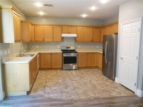 9747 Waukegan Ave in Las Vegas, NV - Building Photo - Building Photo
