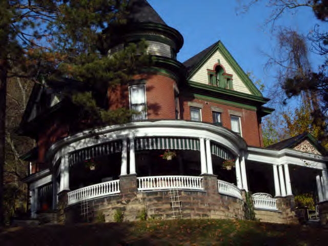 98 Edgwood St in Wheeling, WV - Building Photo