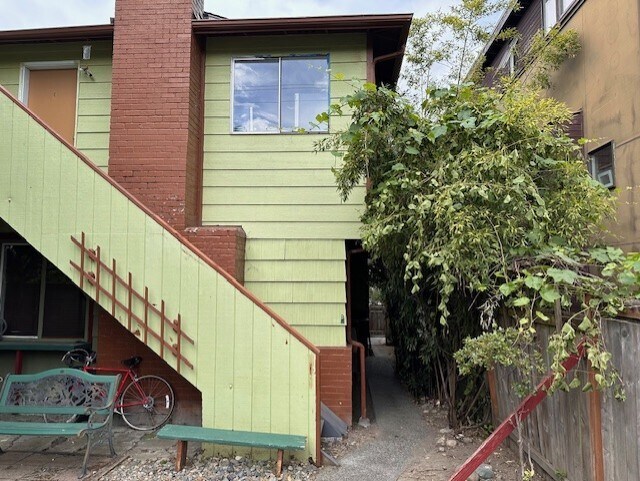5229 11th Ave NE in Seattle, WA - Foto de edificio
