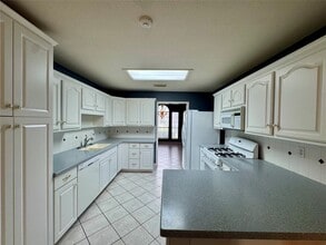 303 Waterwood Dr in Orange, TX - Building Photo - Building Photo