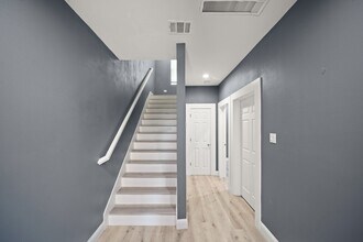 2110 Oatfield Dr in Houston, TX - Building Photo - Building Photo