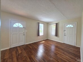 203 SE Syrcle Dr in Pensacola, FL - Building Photo - Building Photo