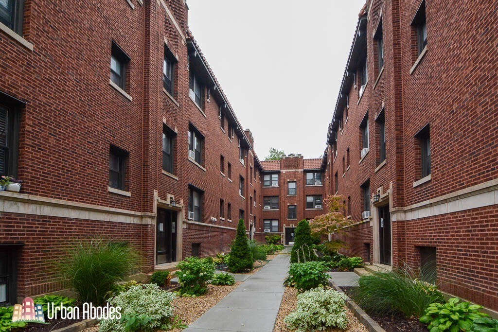 2644 N Spaulding Ave, Unit M07B in Chicago, IL - Building Photo