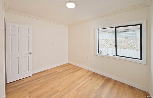 18063 Burbank Blvd in Los Angeles, CA - Building Photo - Building Photo