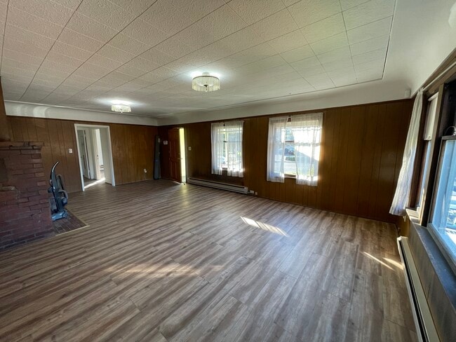 15210 42nd Ave S in Tukwila, WA - Foto de edificio - Building Photo