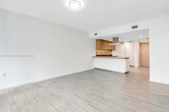 1000 Brickell Plaza in Miami, FL - Building Photo - Building Photo