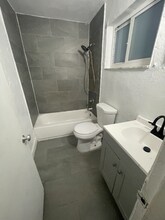 2160 NW 29th St in Oakland Park, FL - Building Photo - Building Photo