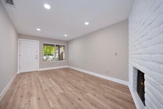 1720 Kent St in Roseville, CA - Building Photo - Building Photo