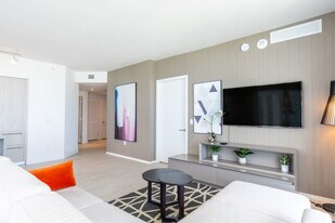 4112 Jimmy Buffett Mem Hwy in Hollywood, FL - Building Photo