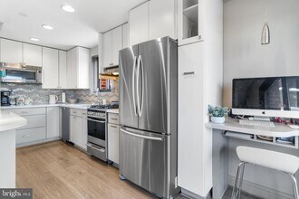 1593 N Colonial Terrace in Arlington, VA - Building Photo - Building Photo