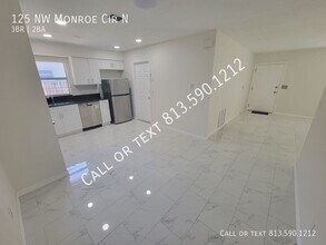 125 NW Monroe Cir N in St. Petersburg, FL - Building Photo - Building Photo